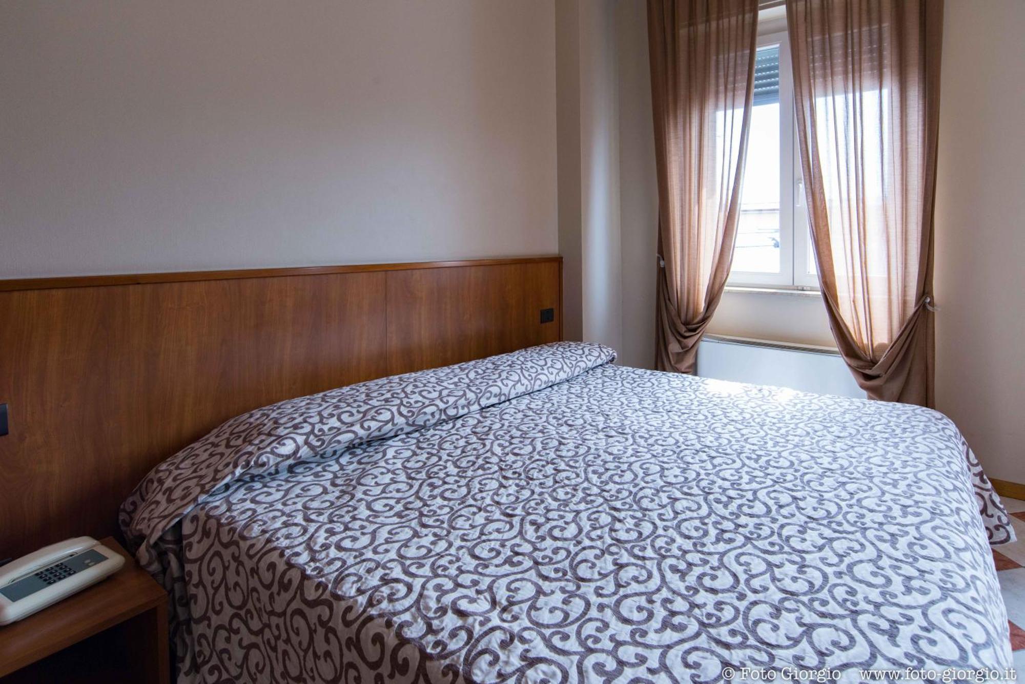 Hotel Daina Далмине Екстериор снимка