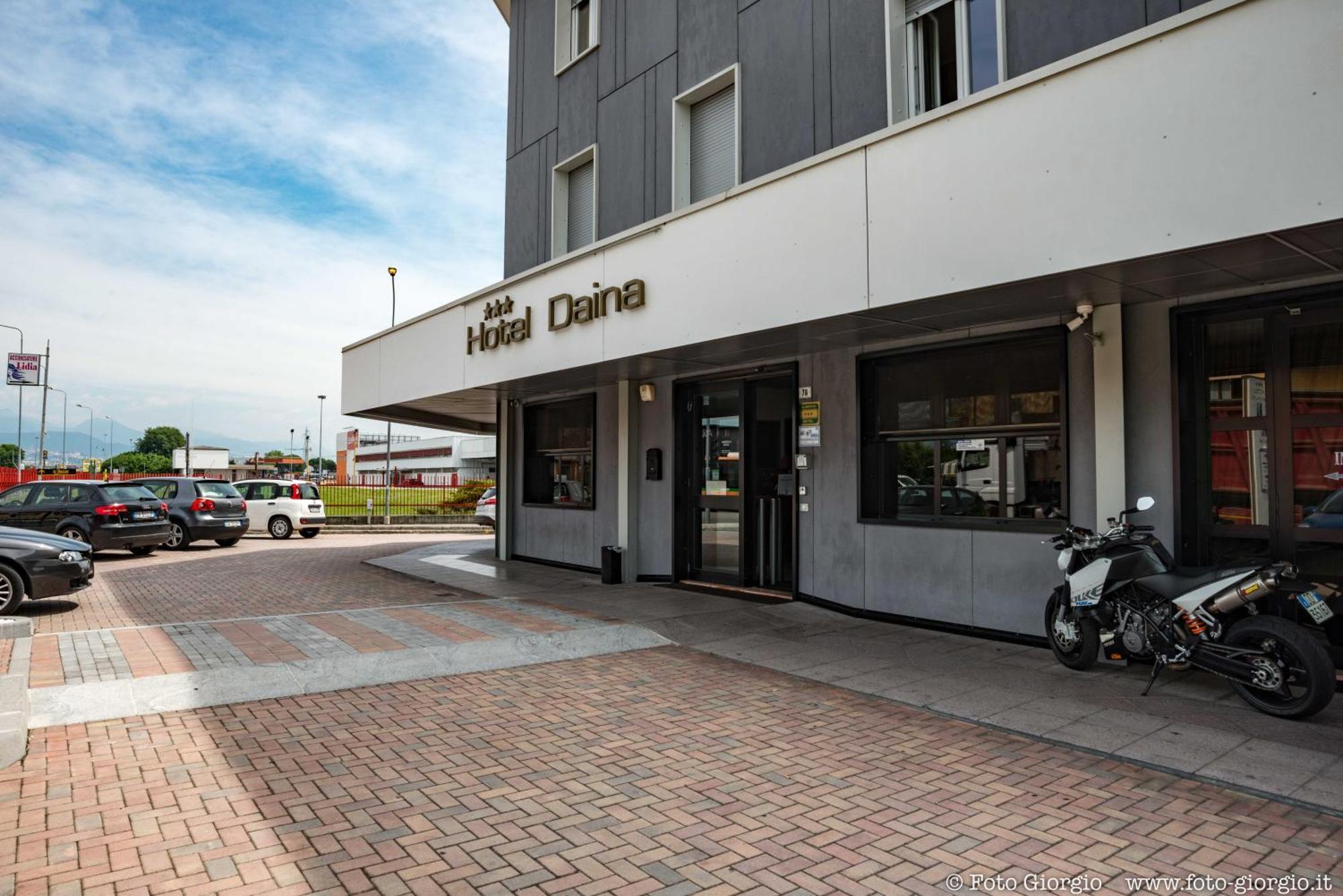 Hotel Daina Далмине Екстериор снимка