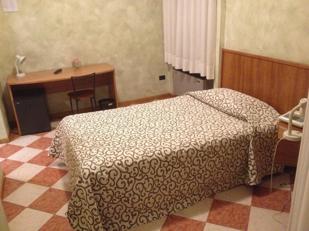 Hotel Daina Далмине Стая снимка