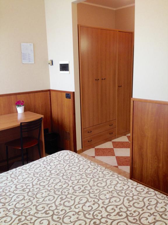 Hotel Daina Далмине Стая снимка