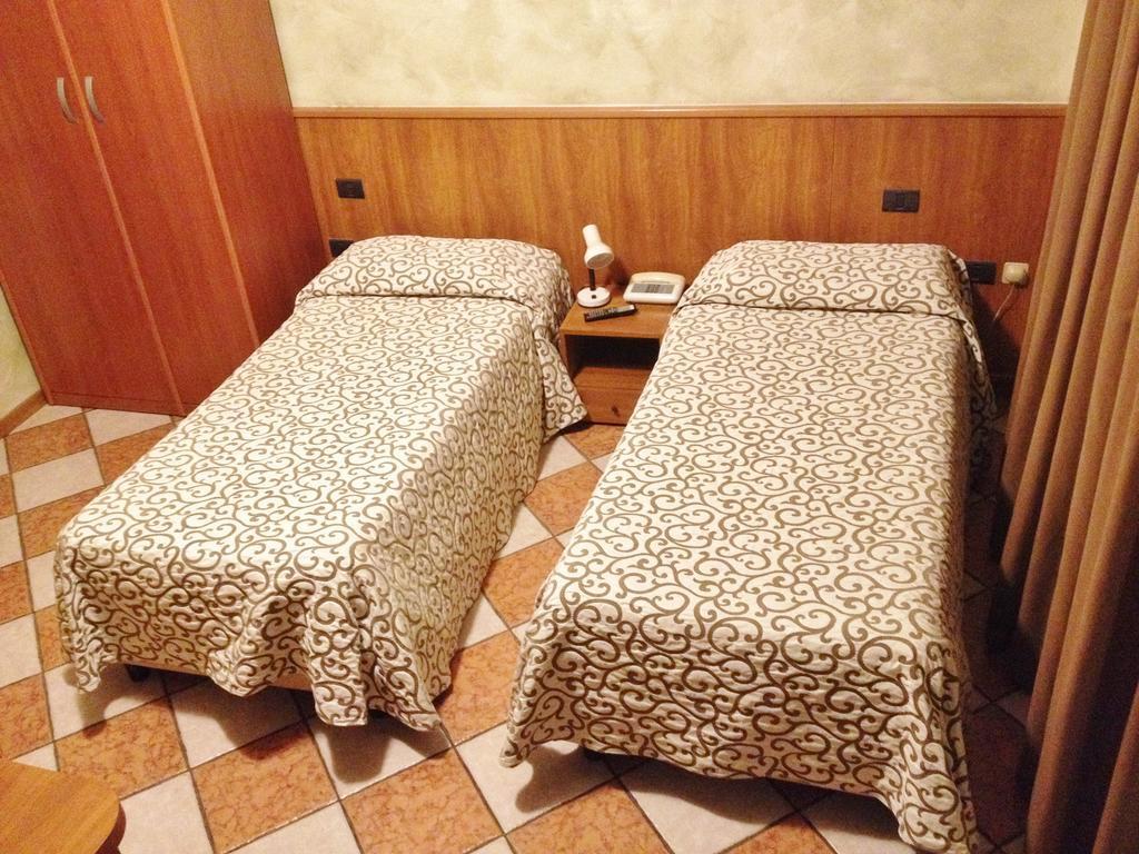 Hotel Daina Далмине Стая снимка