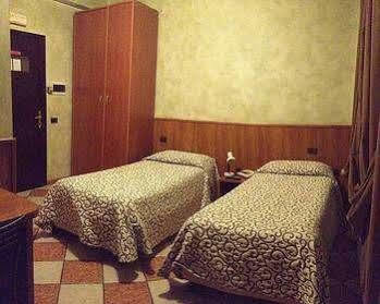 Hotel Daina Далмине Екстериор снимка
