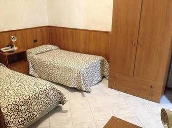 Hotel Daina Далмине Екстериор снимка
